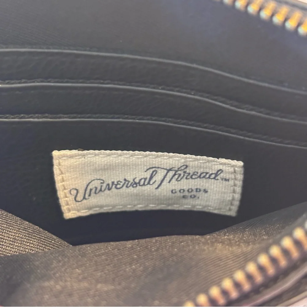 EUC Universal Thread Women's Elegant Black  Faux Leather Wristlet Zip Closure